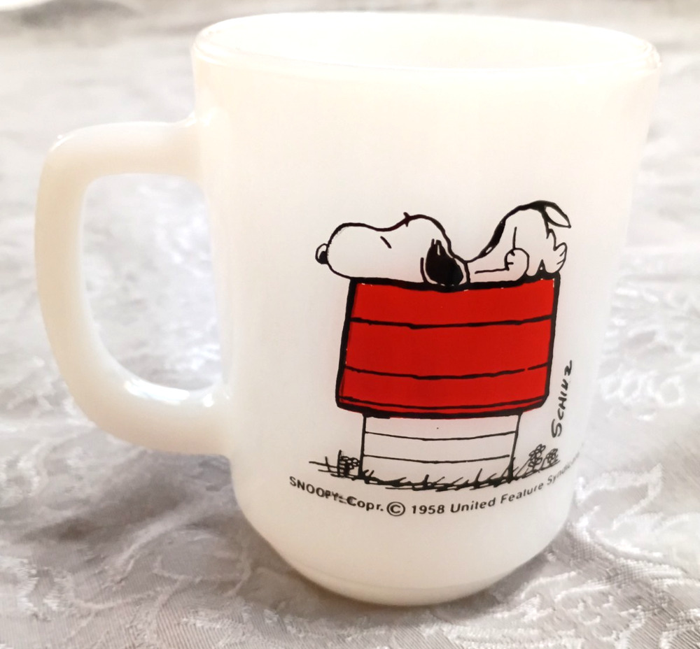 VTG Snoopy Fire King 1958 Milk Glass 4" Mug United Feature Syndicate